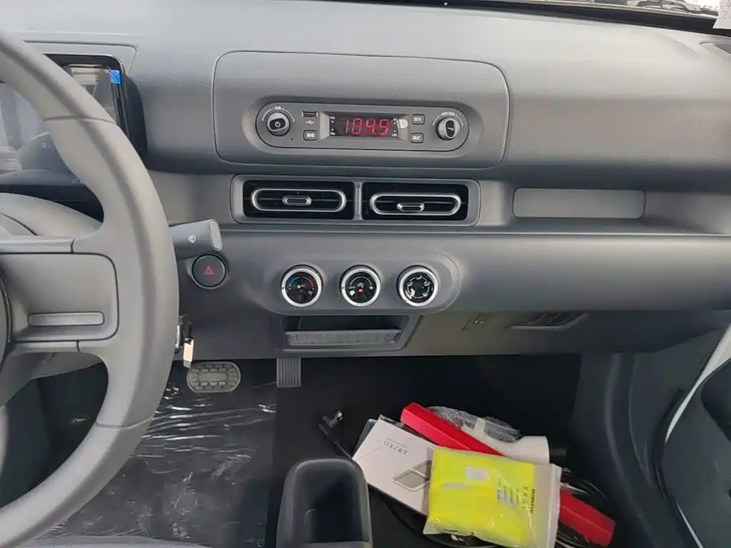 Wuling Motors Wuling Zhiguang NEV 2026 2025 Model 305km Base Version