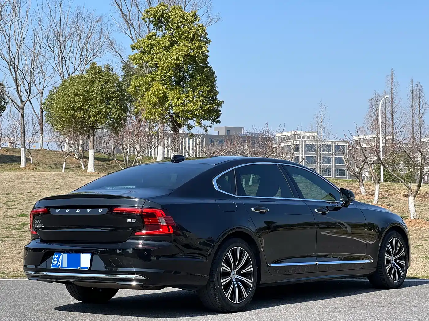 VOLVO S90