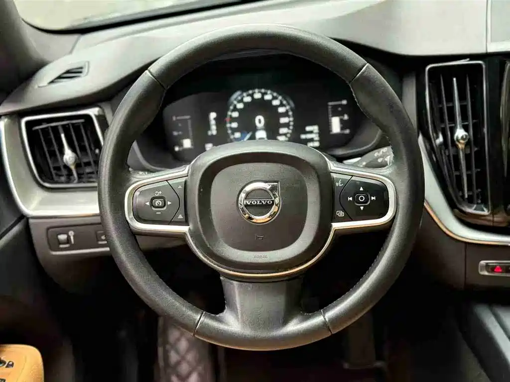 Volvo XC60 2018 T5 AWD Inscription Edition фото 6