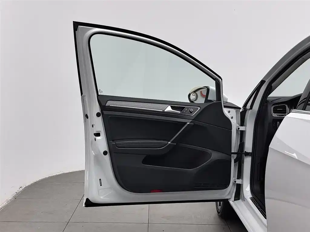 Volkswagen Golf 2020 Beloved Edition 280TSI DSG Luxury фото 8