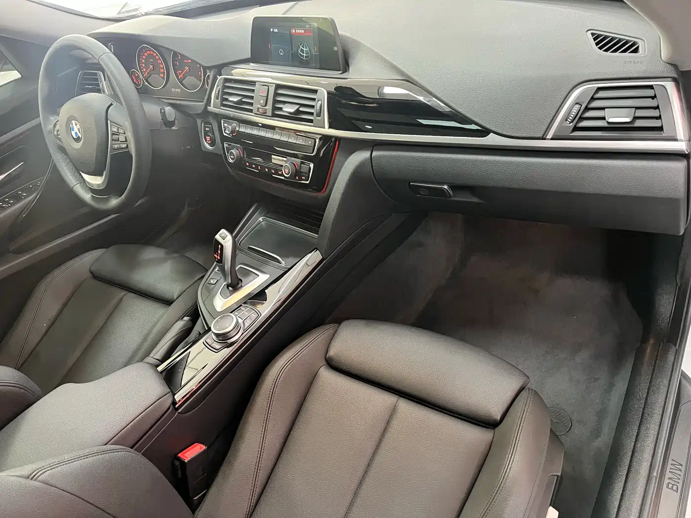 BMW 3 Series GT 2019 320i Fashion Model фото 12
