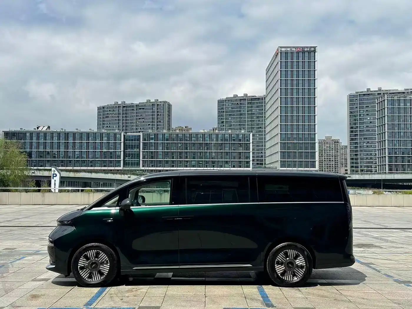 GEELY GALAXY WING TRUE L380