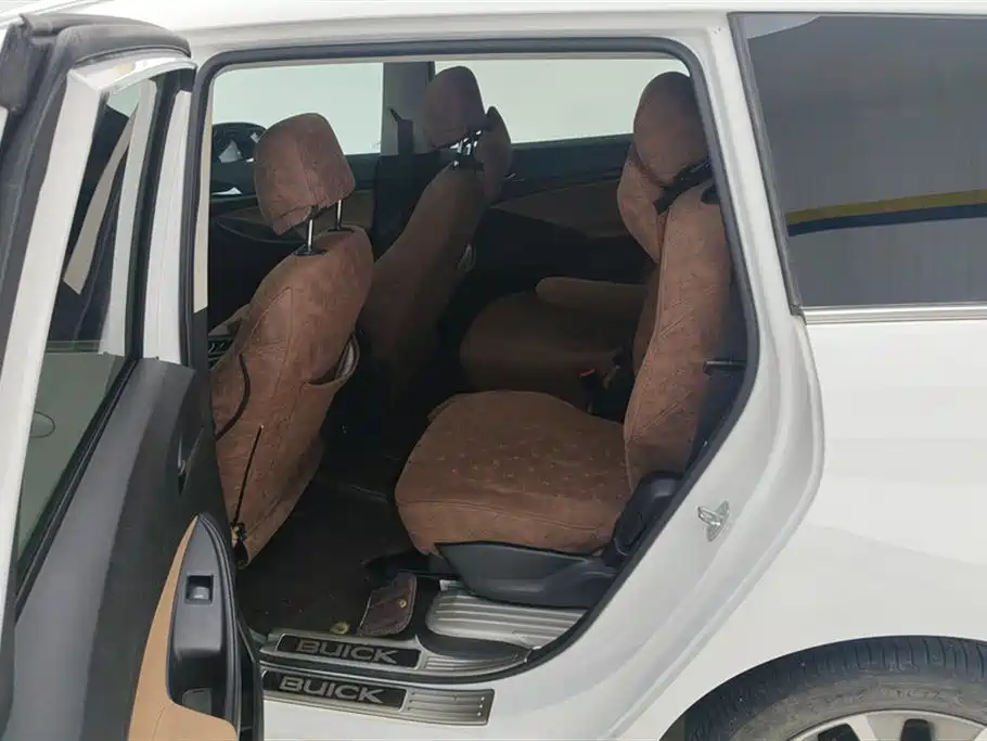 BUICK GL6