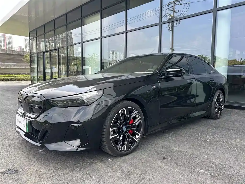 BMW i5 M60