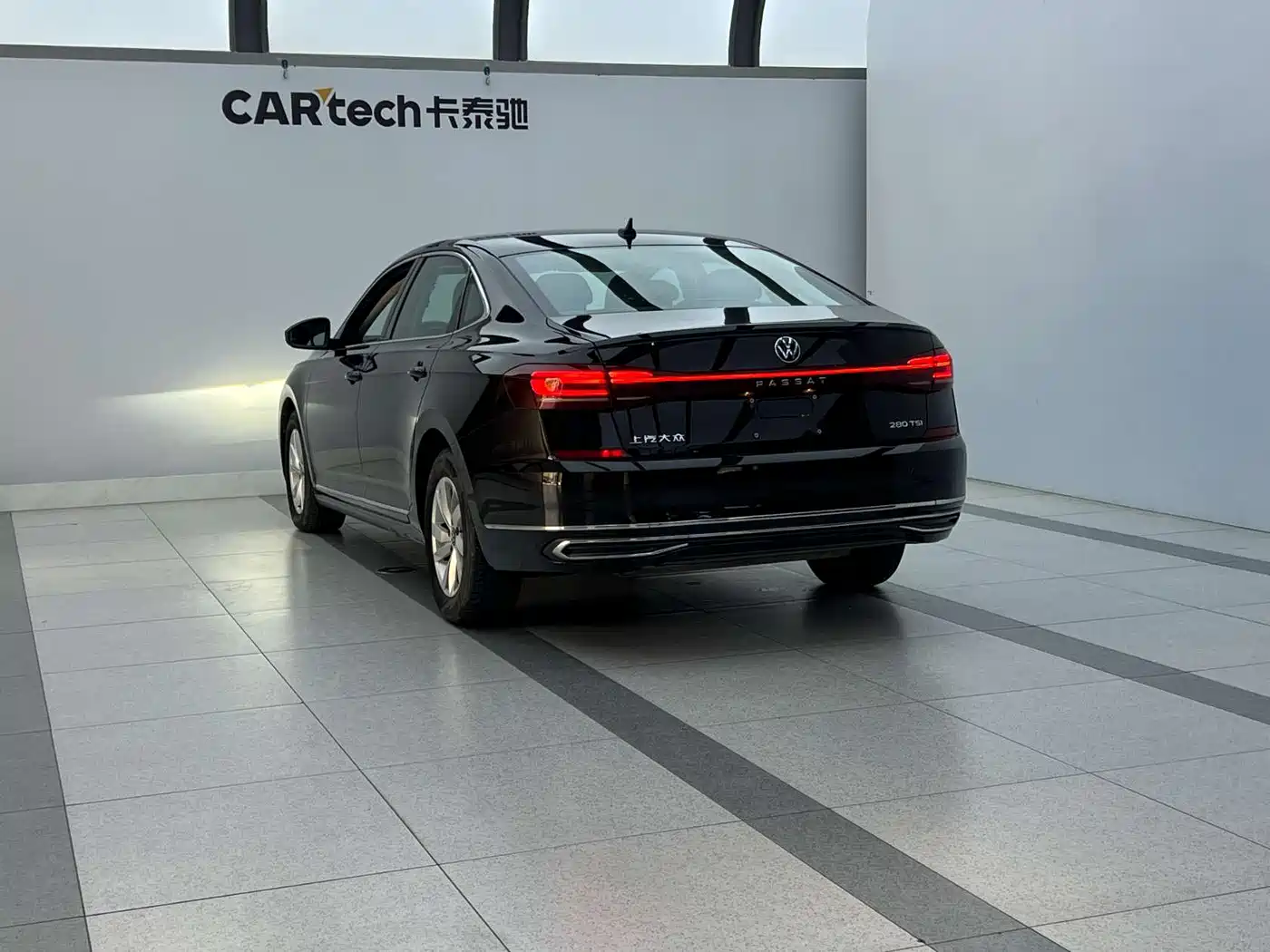 Volkswagen Passat 2022 280TSI Business Edition фото 4