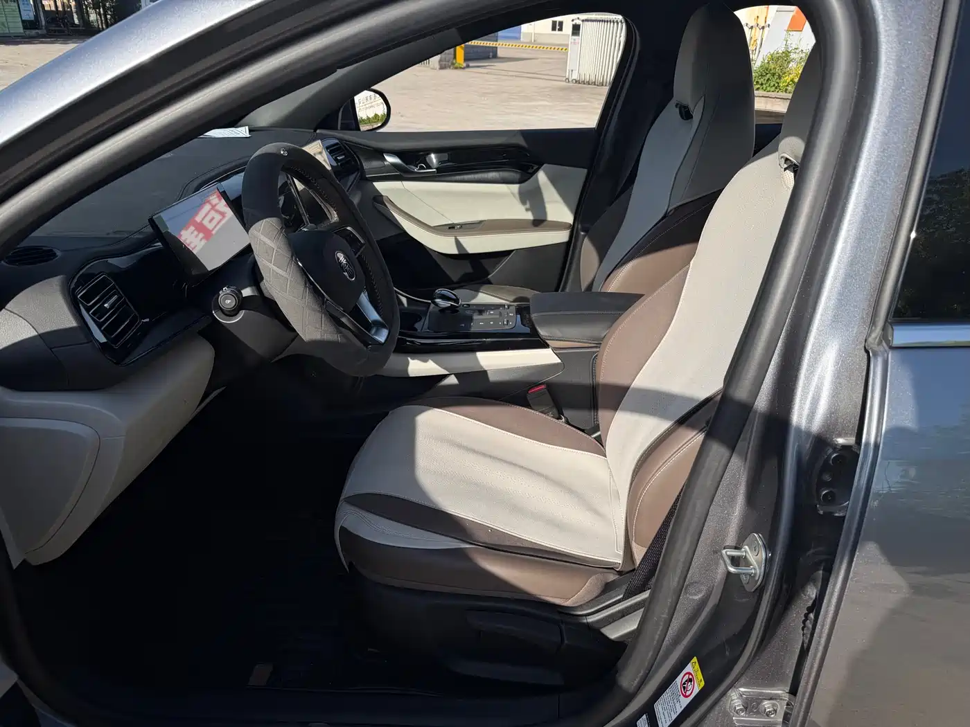BYD Qin PLUS 2024 Glory Edition DM-i 55KM Leading фото 5