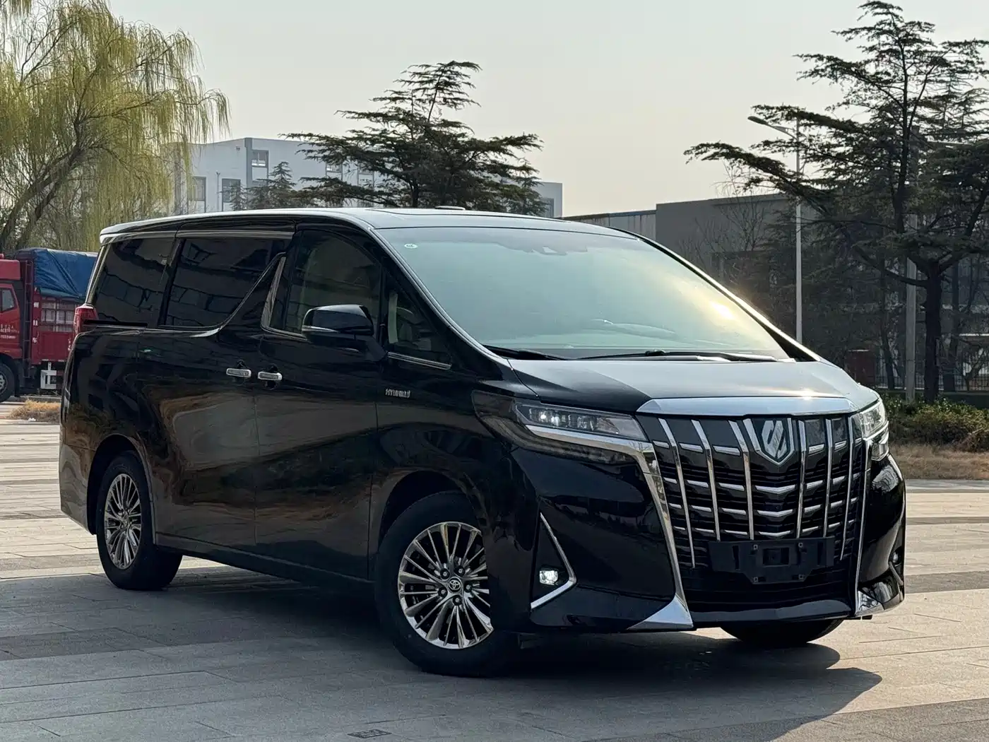 Toyota Alphard 2020 Hybrid 2.5L Premium Edition фото 3