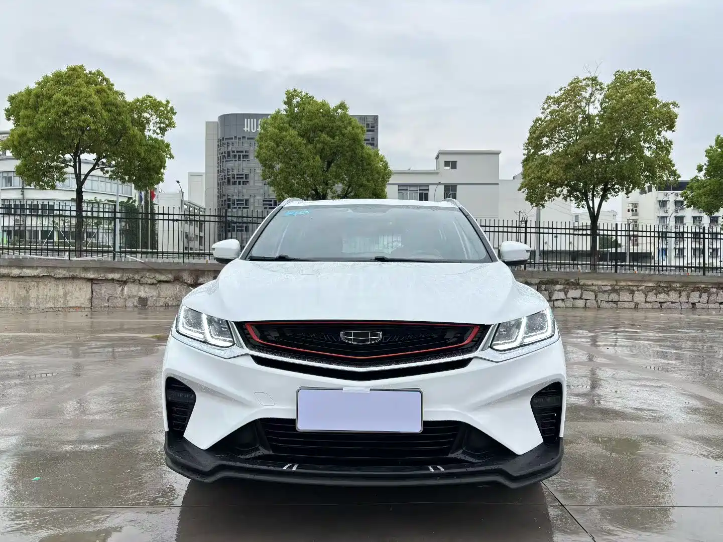 Фото 2 - Geely Coolray