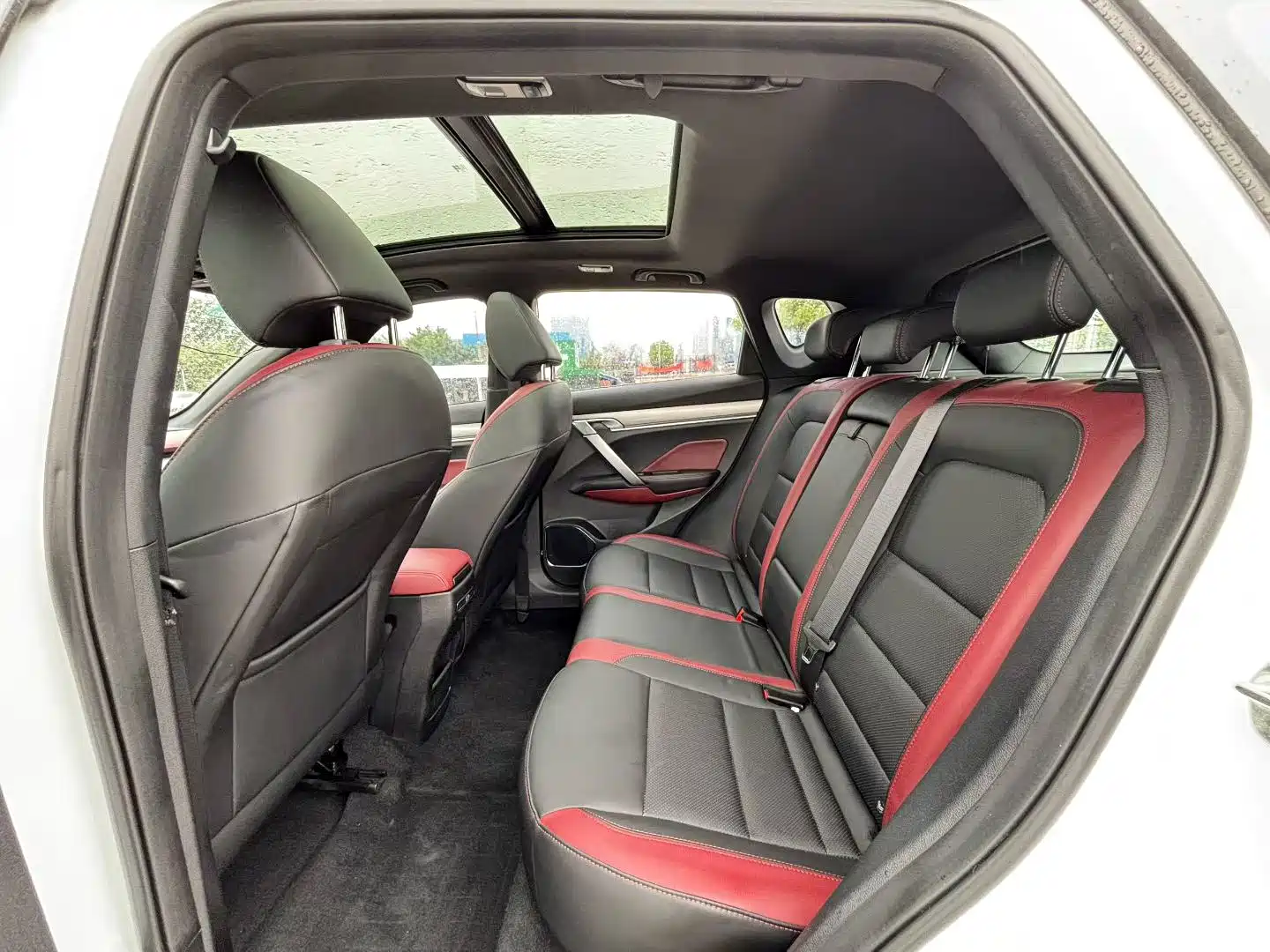 Фото 6 - Geely Coolray