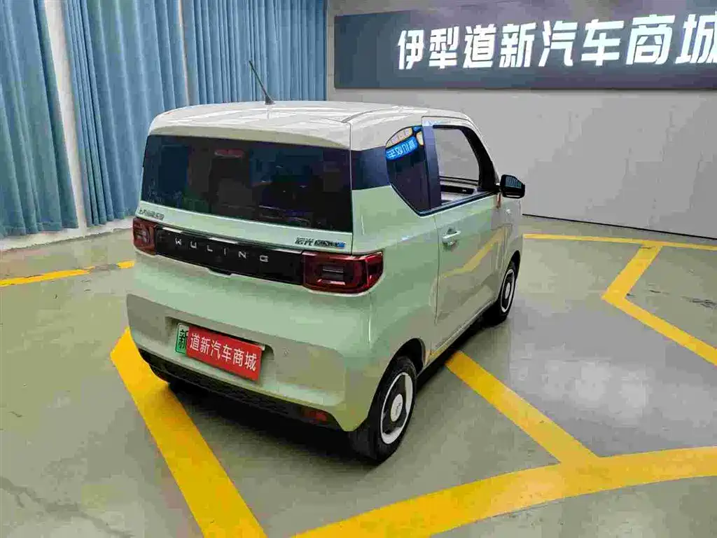 WULING AUTOMOBILE HONGGUANG MINIEV