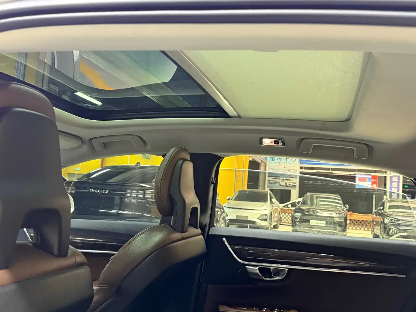 Фото 11 - Volvo S90