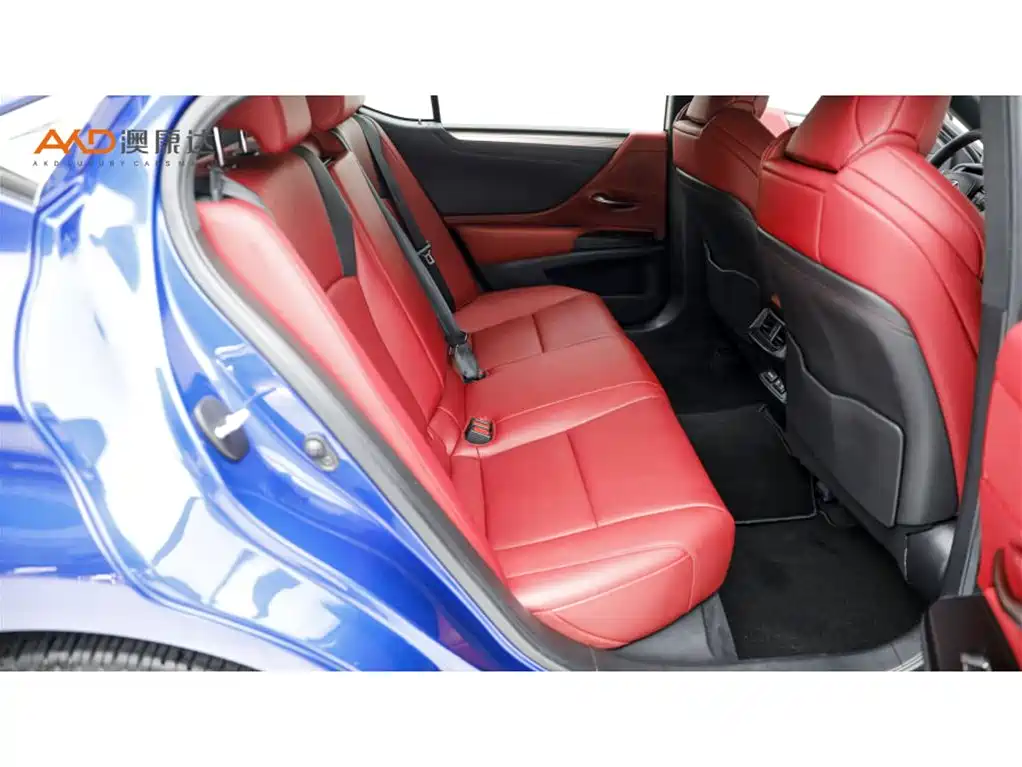Фото 8 - Lexus ES
