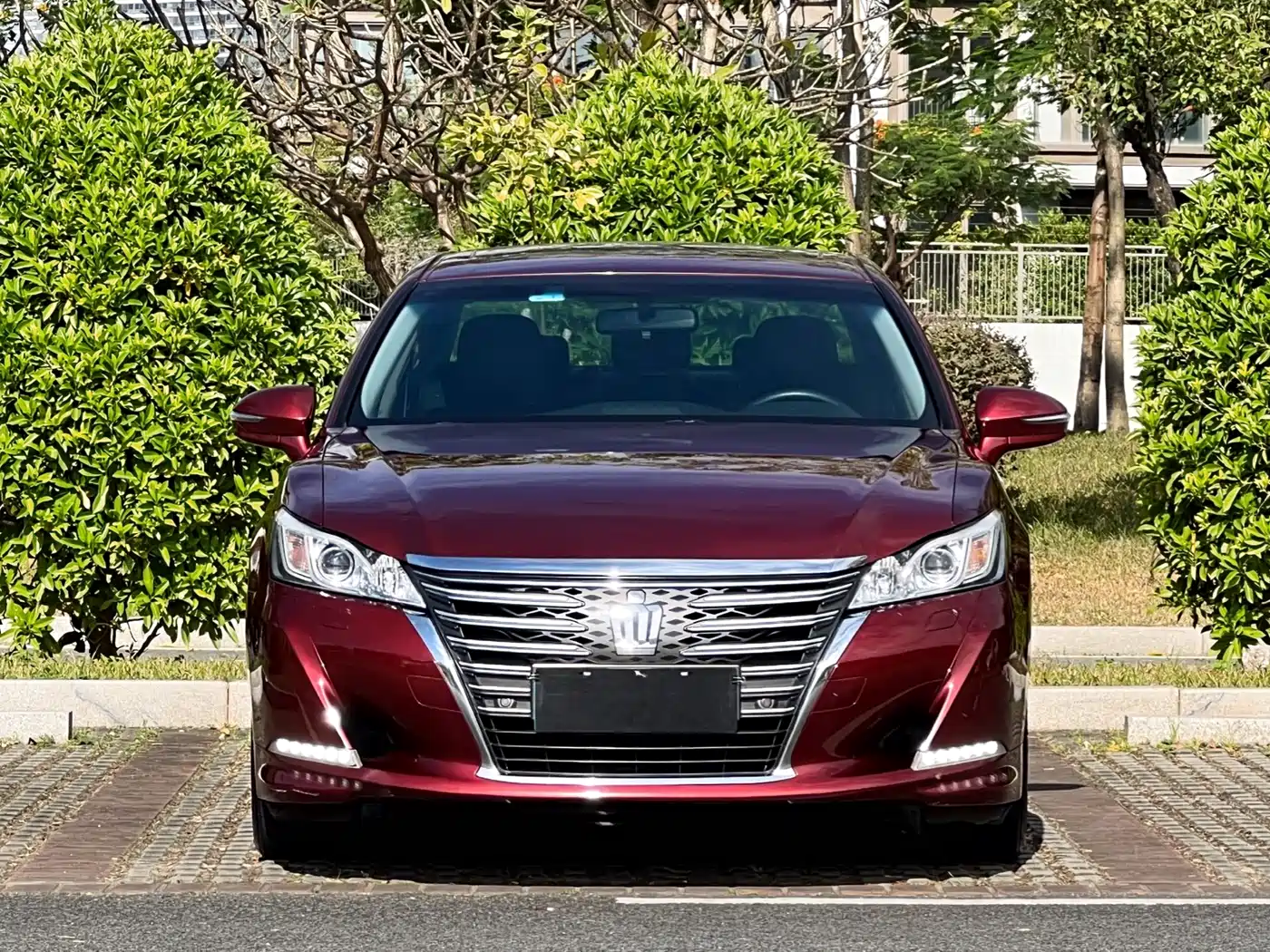 Toyota Crown 2015 2.5L Fashion Limited Edition фото 2