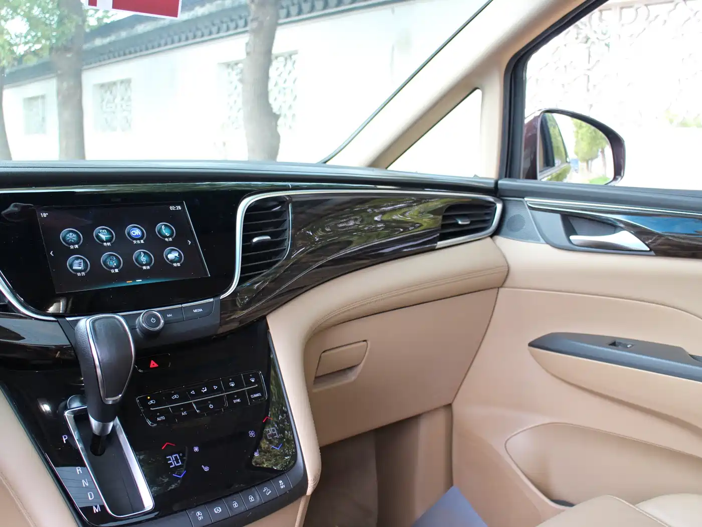 Buick GL8 2017 ES 28T Luxury China V фото 9