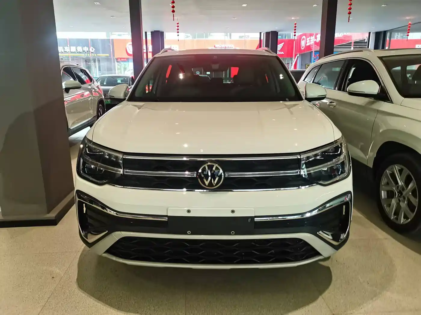 Volkswagen Tharu 2023 300TSI 2WD Full Moon Edition фото 2