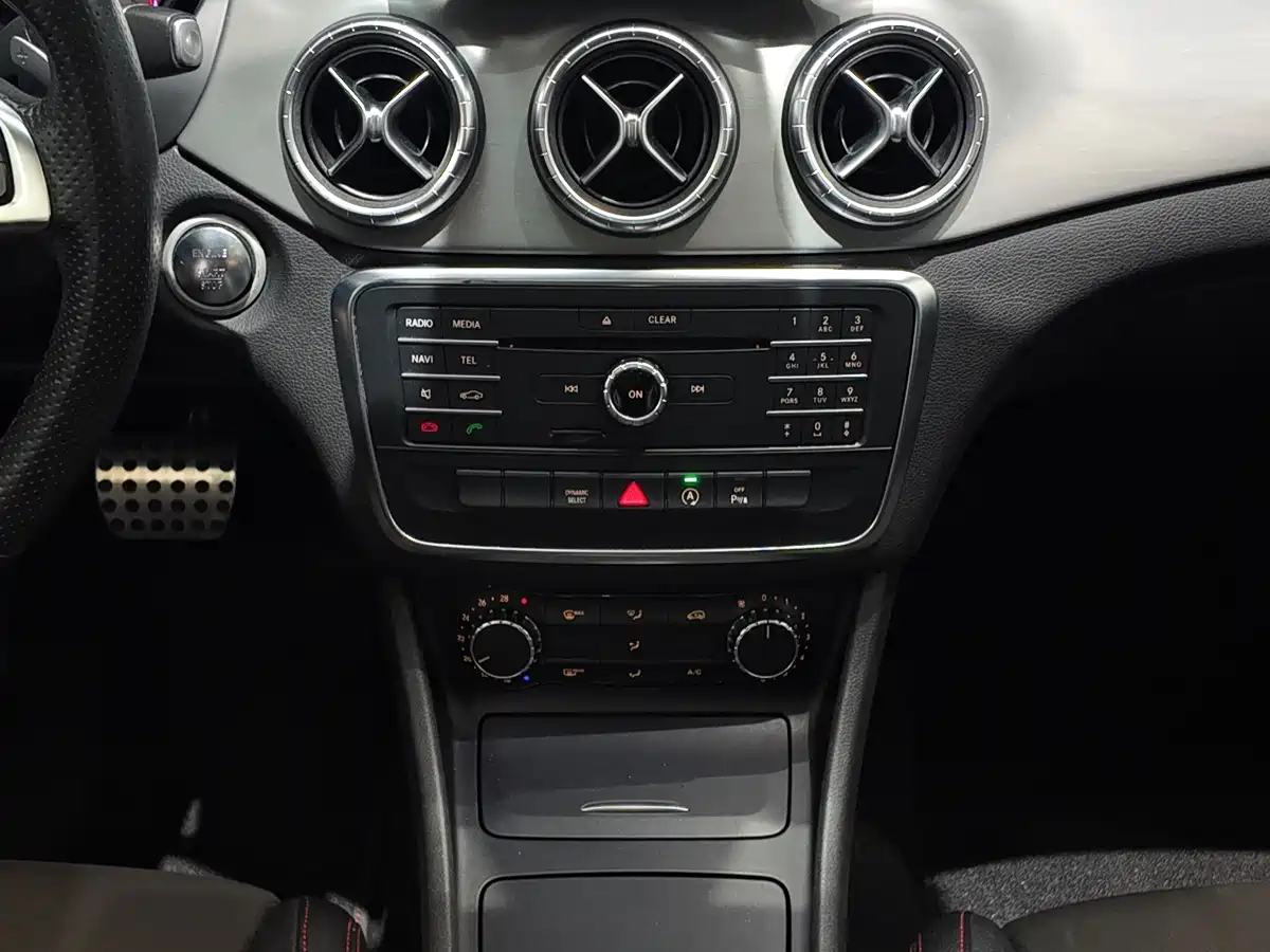 Mercedes-Benz CLA (Import) 2016 CLA 220 4MATIC фото 12