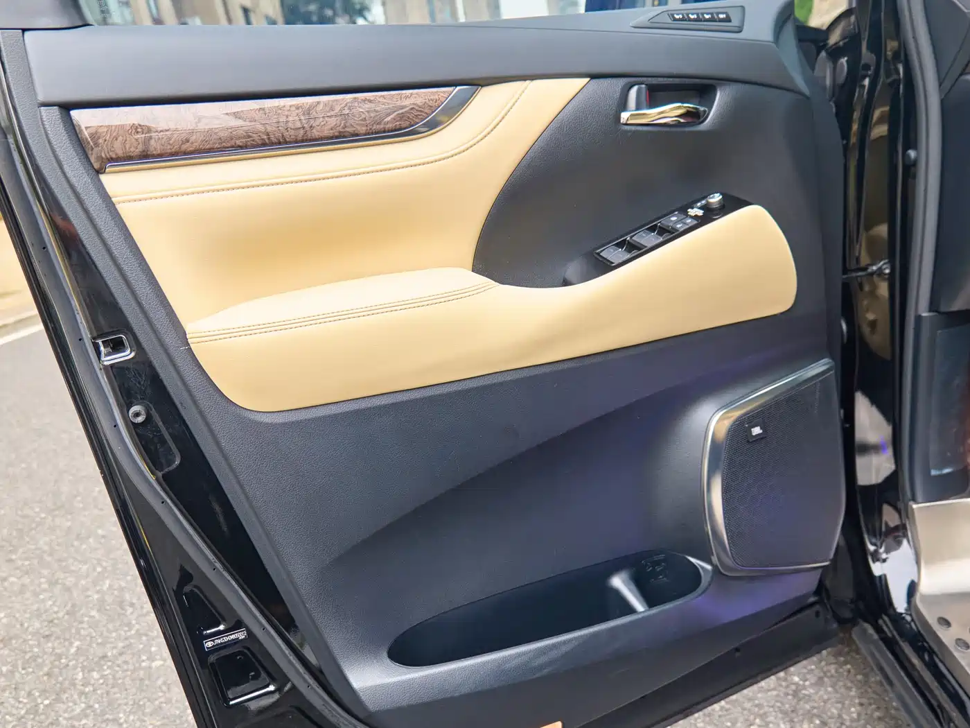 Toyota Vellfire 2021 Crown Hybrid 2.5L HV Supreme Edition фото 19