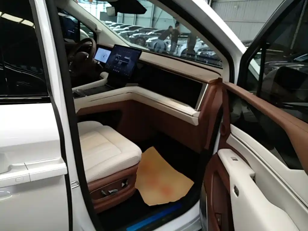 BYD Xia 2025 2025 DM-i 1.5T 180km Surpass Edition