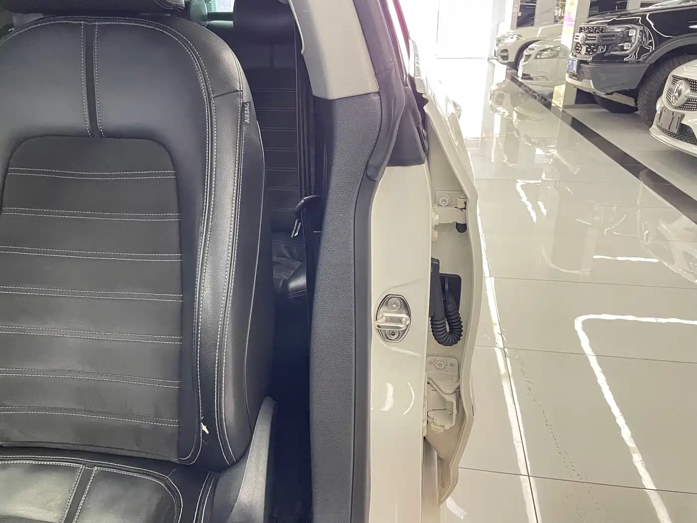 Volkswagen FAW-Volkswagen CC 2012 Model 2.0TSI Luxury фото 26