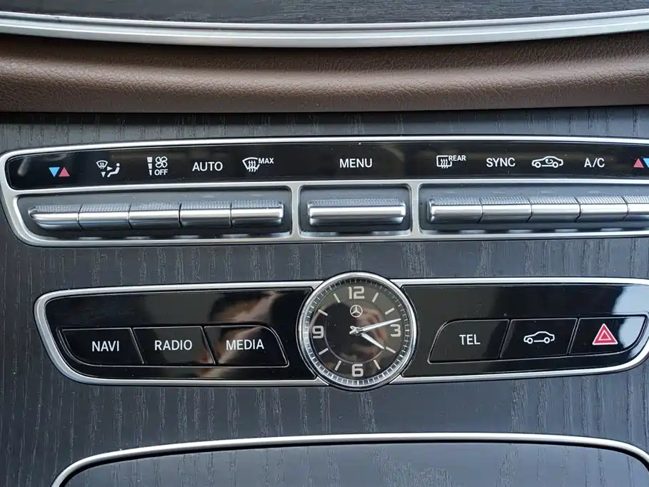 Mercedes-Benz E-Class 2020 E 300 L Sport Fashion Model фото 43