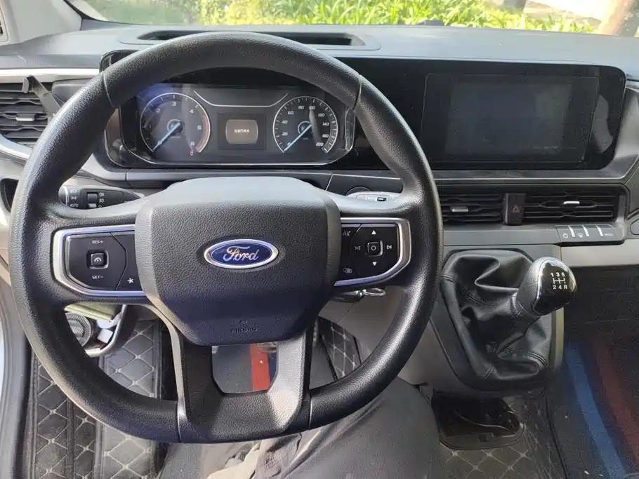 Ford Transit 2024 2023 Model 2.0T Diesel Manual Multi-Purpose Commercial Vehicle Short Wheelbase Medium Roof 5/6-Seater
