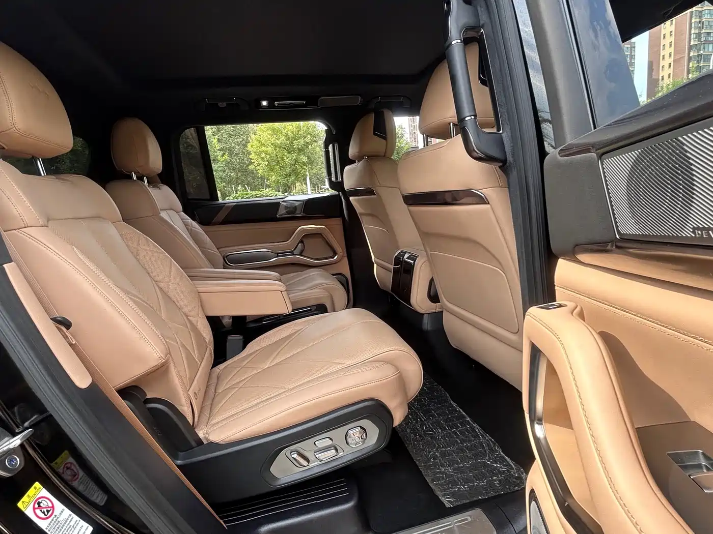 Fang Cheng Bao Leopard 8 2025 2025 Zhiyong Flagship 6-Seater