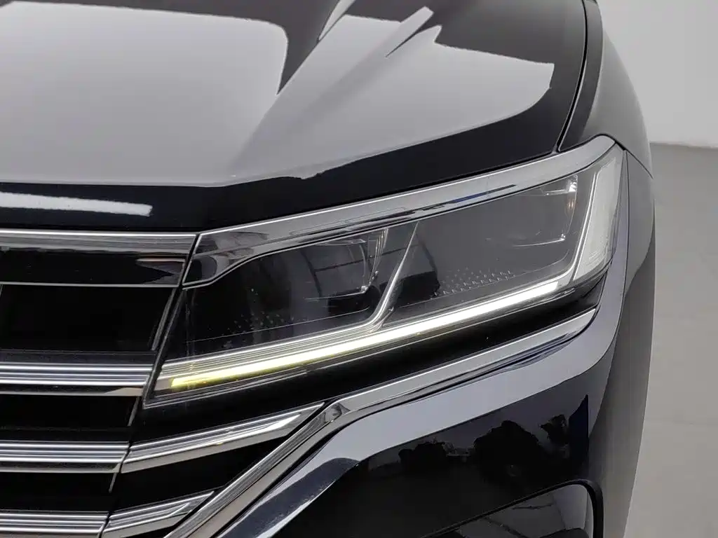 Фото 7 - Volkswagen Touareg