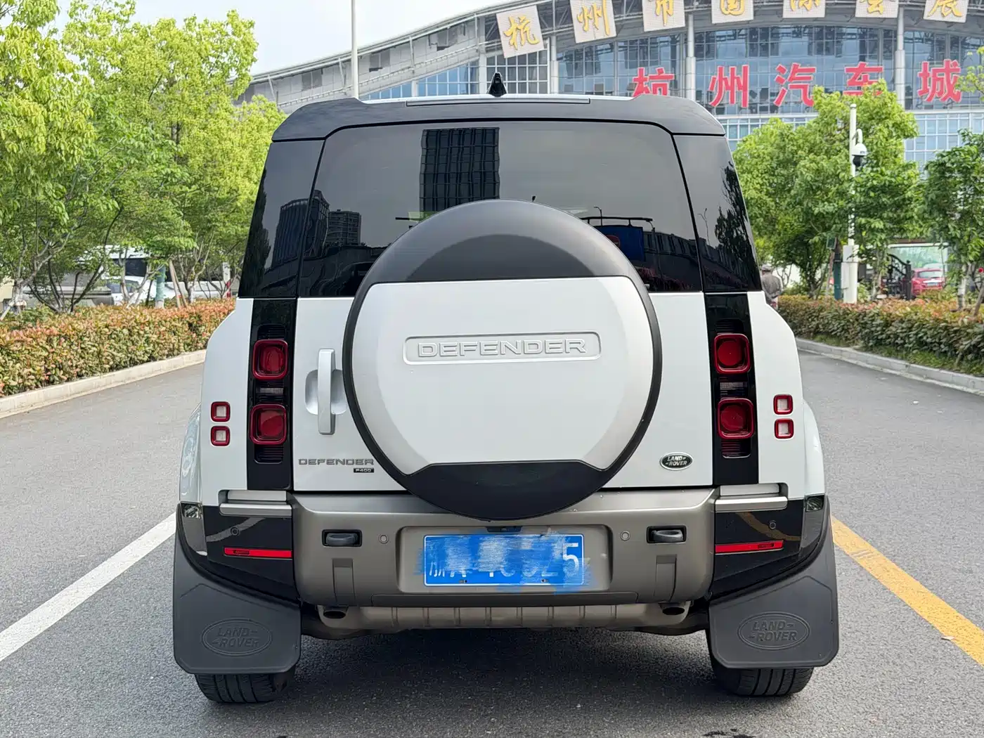 Land Rover Defender 2021 110 P400 X-DYNAMIC HSE фото 4