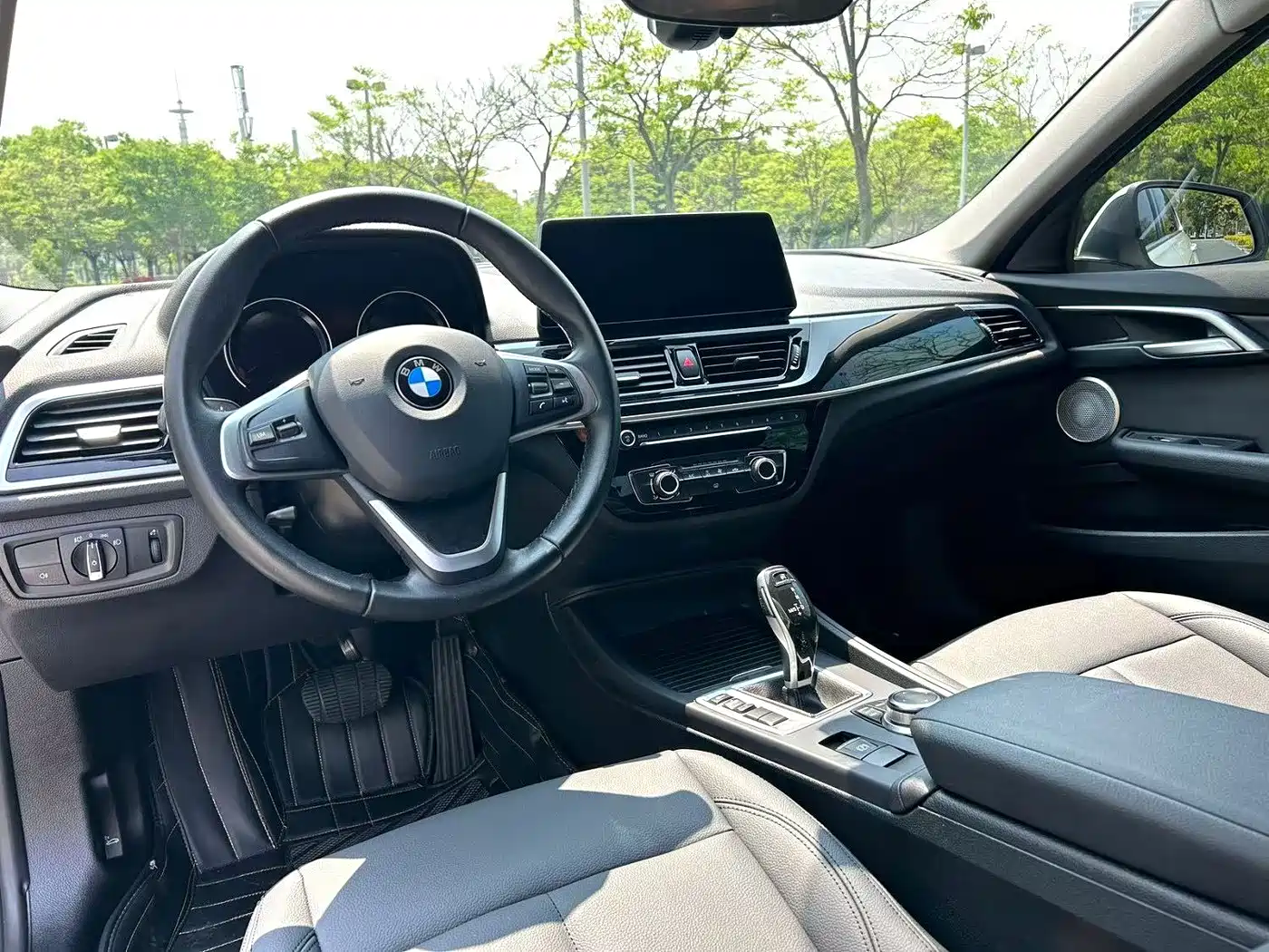 BMW 1 Series 2023 120i M Sport фото 8