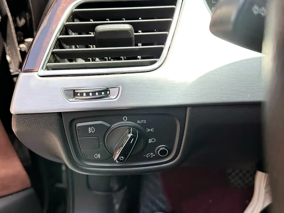 Audi A8 2013 A8L 30 FSI Comfort фото 12