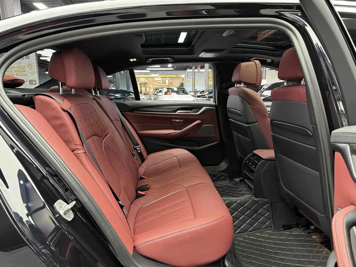 BMW 5 Series New Energy 2022 Model Facelift III 535Le Pioneer Edition M Sport Package фото 7