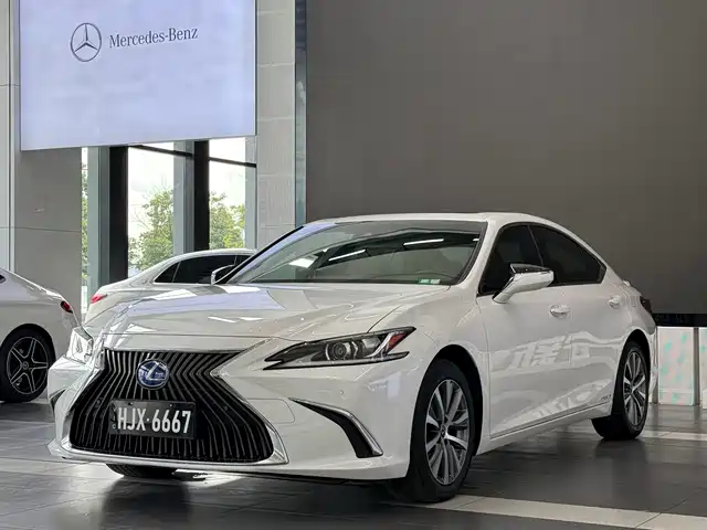 Lexus ES 2020 Model 300h Excellence Edition — фото 1