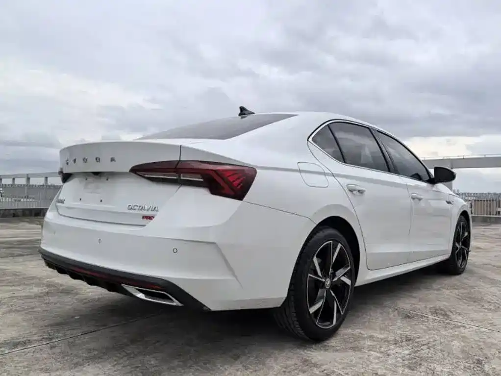 Фото 5 - Škoda Octavia