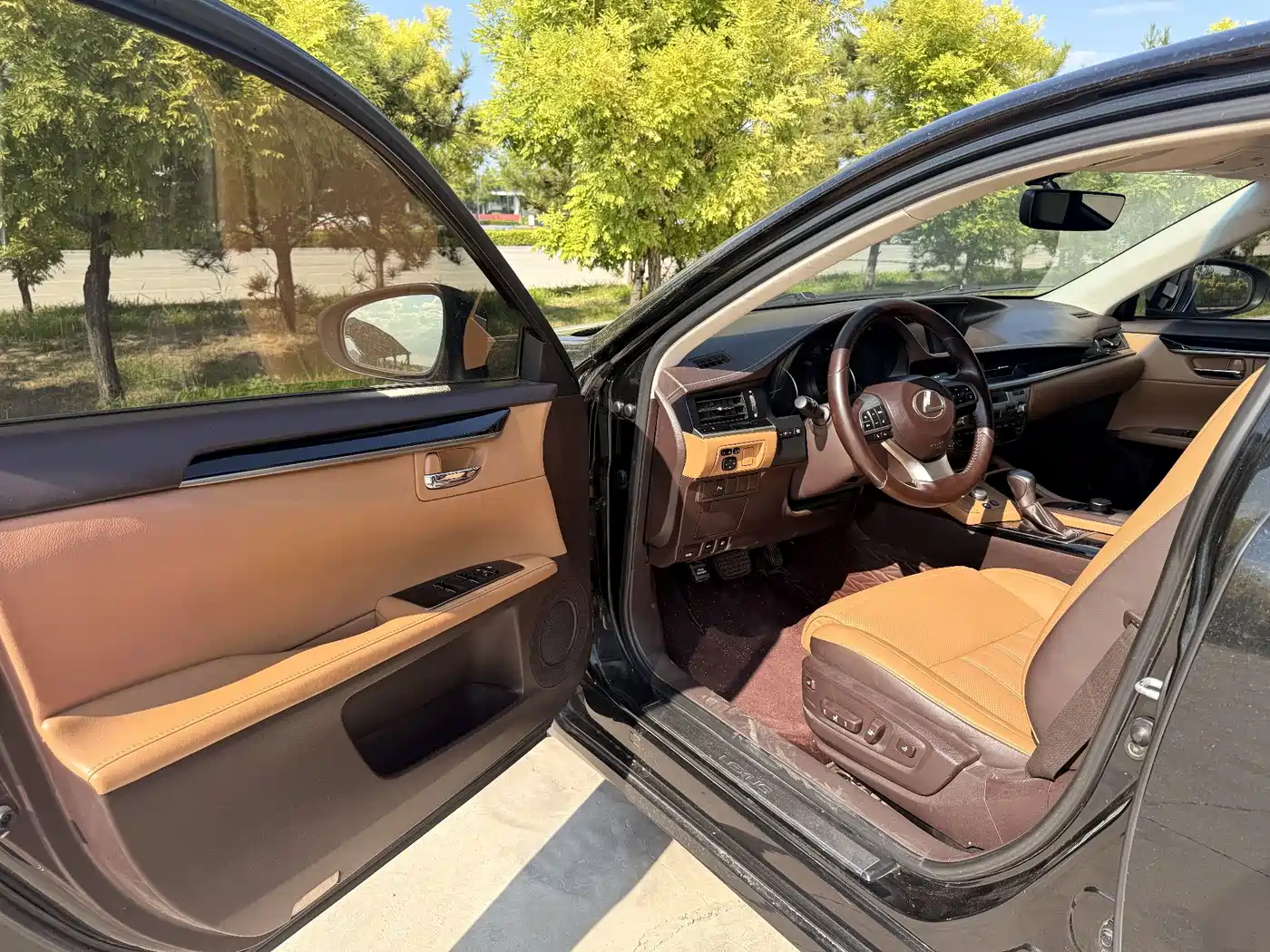 Фото 8 - Lexus ES