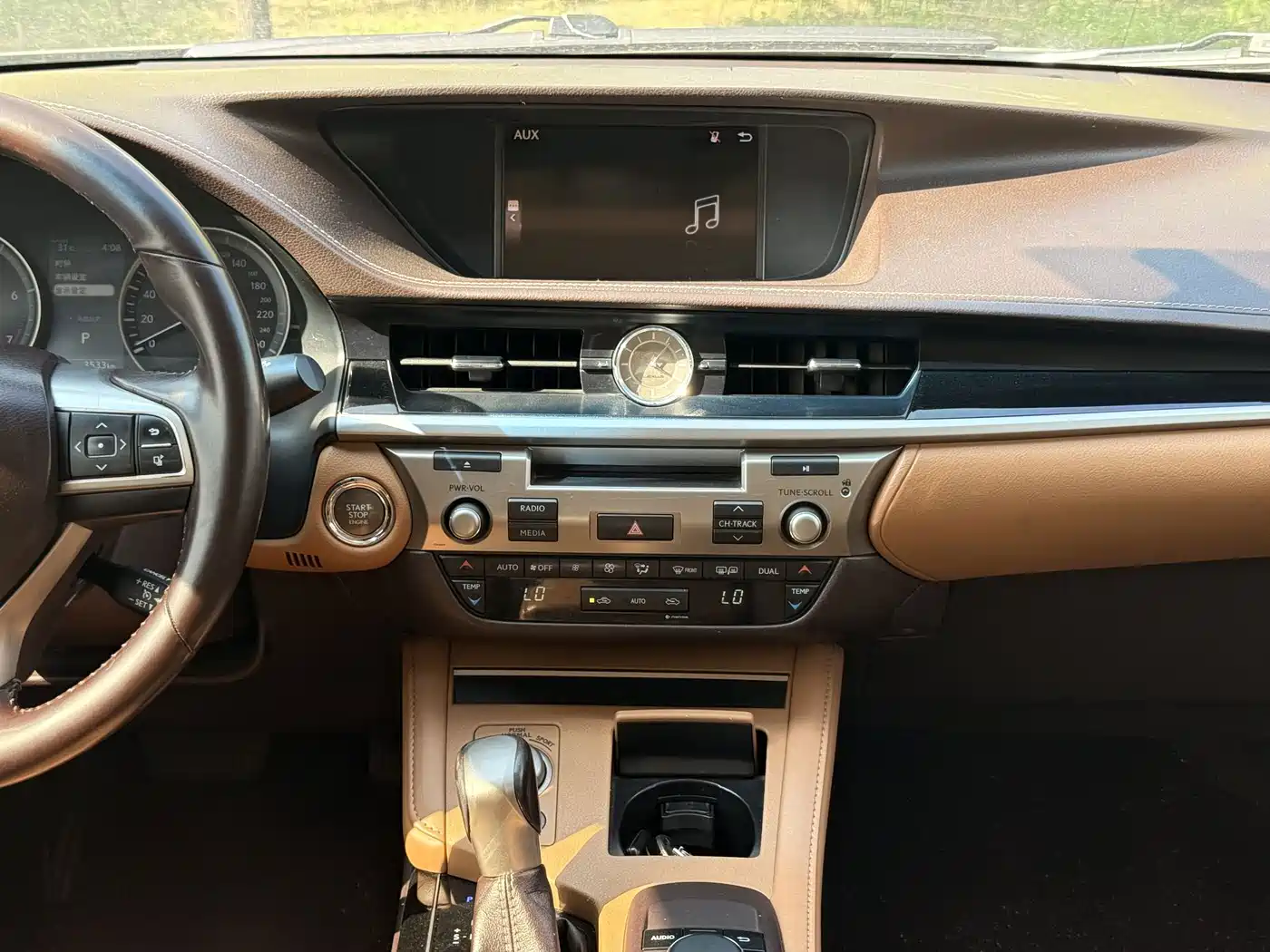 Фото 14 - Lexus ES