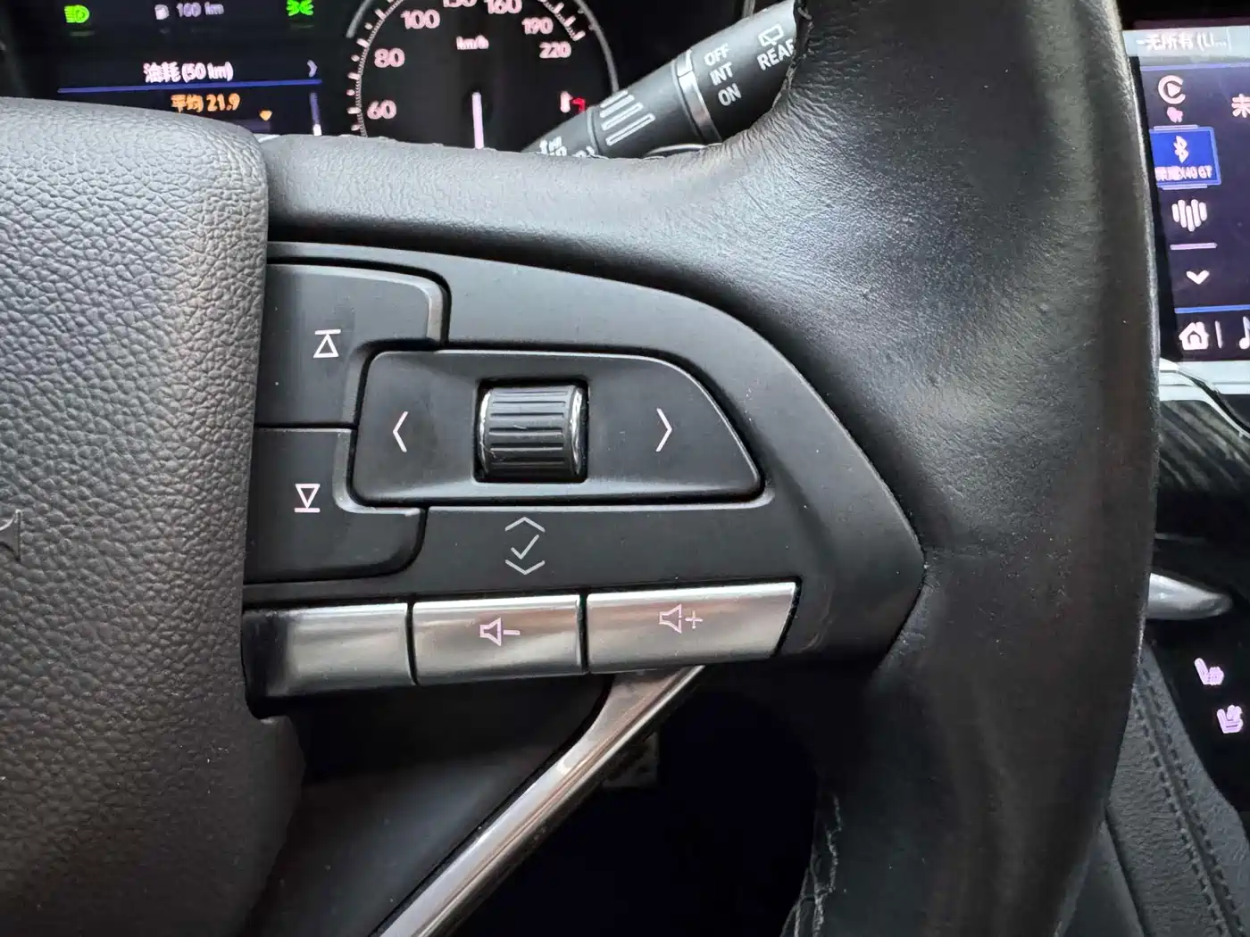 Cadillac XT6 2022 2.0T 6-Seater 4WD Luxury Edition фото 22