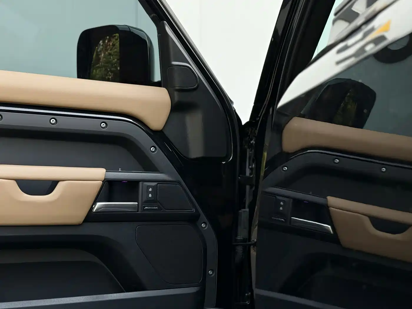 LAND ROVER GUARD
