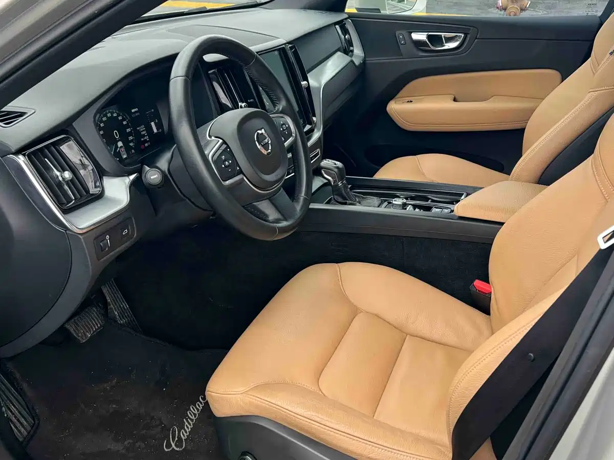 Volvo XC60 2018 T5 AWD Momentum Edition фото 7