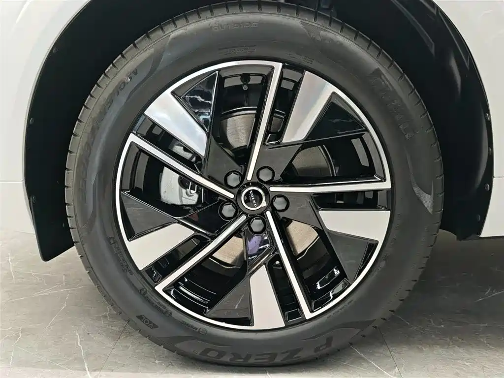 Фото 4 - Volvo XC60