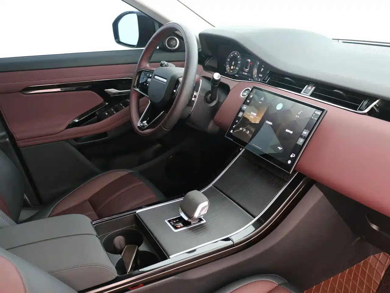 Land Rover Range Rover Evoque 2024 Range Rover Evoque L 249PS Light Master Edition фото 10