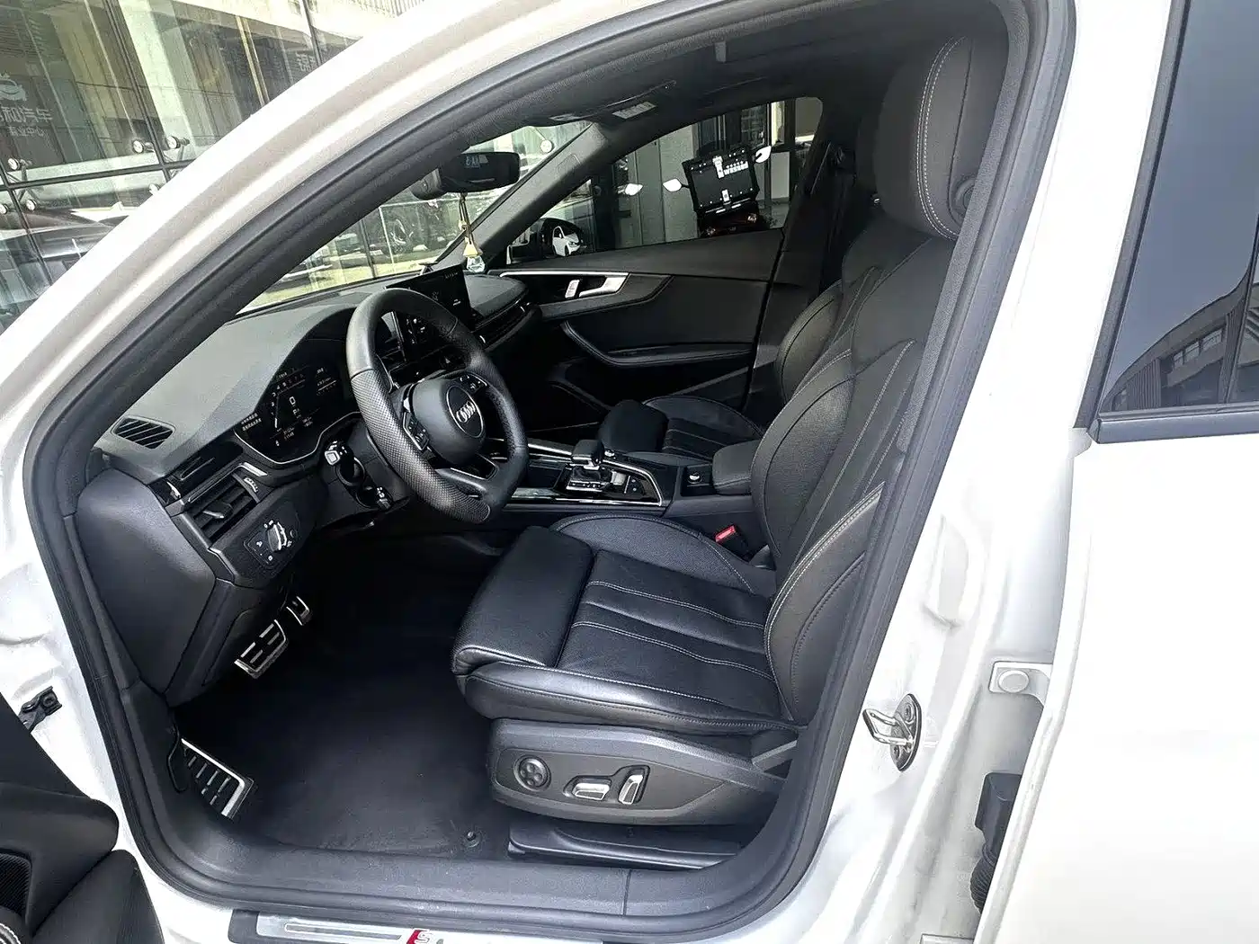 Audi A4L 2025 2025 2 Million Celebration Edition 40 TFSI Luxury Dynamic