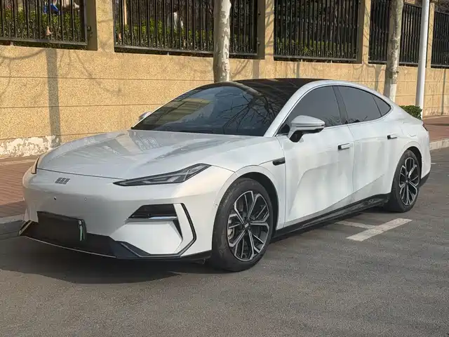 geely-galaxy galaxy-e8