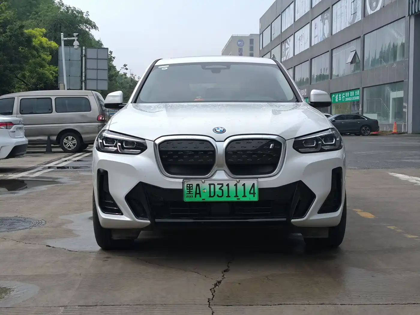 BMW iX3 2024 Leading Edition фото 2