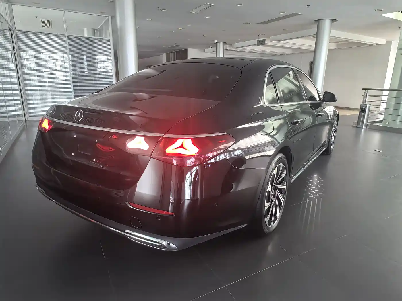 Mercedes-Benz E-Class 2024 Model E 300 L Luxury фото 11