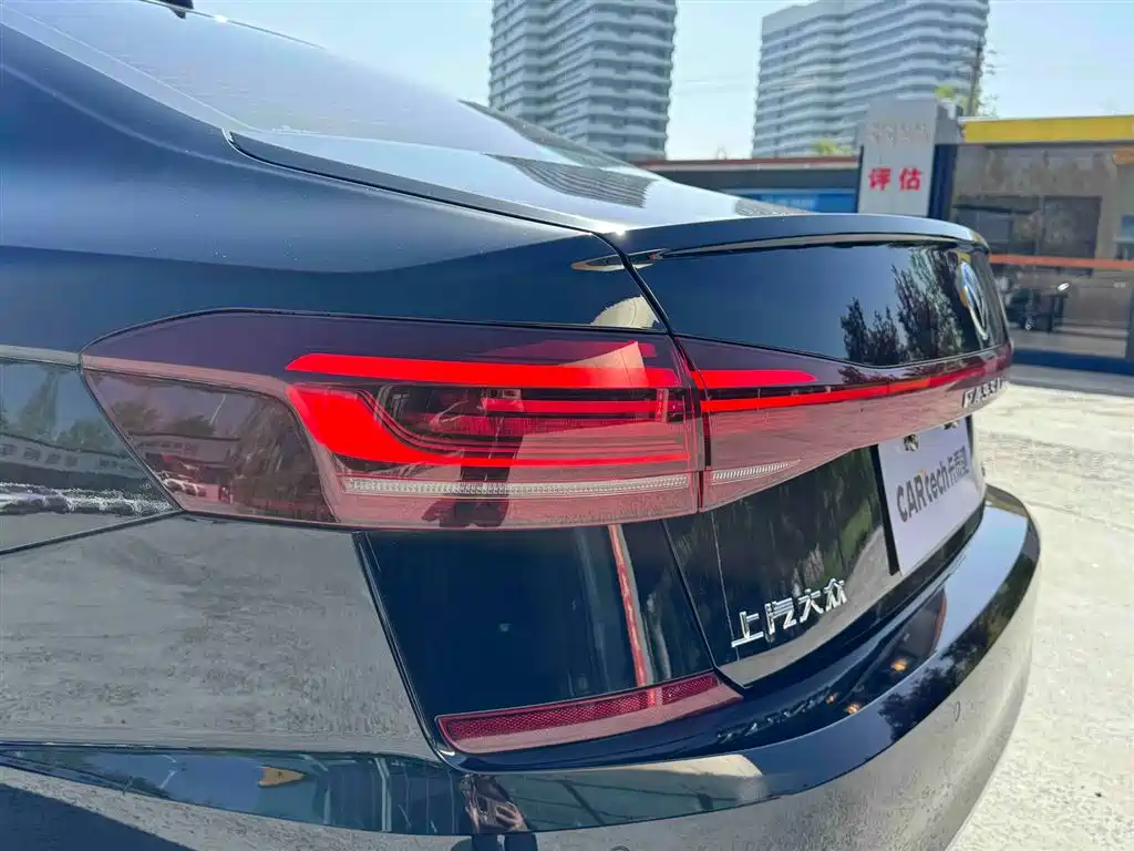 Volkswagen Passat 2022 330TSI Elite Edition фото 22