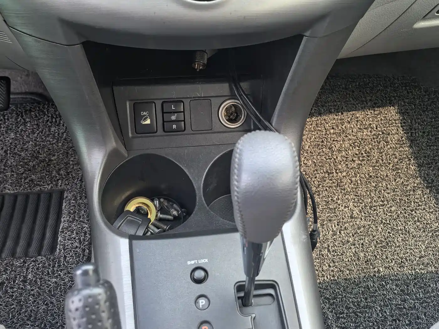 Toyota RAV4 (Import) 2006 2.4 Luxury фото 6