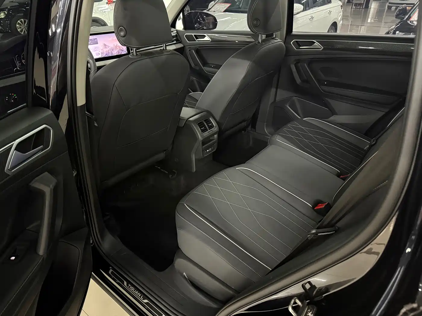 Volkswagen Tiguan L 2026 2025 330TSI Automatic 2WD R-Line Dragon Glory Edition