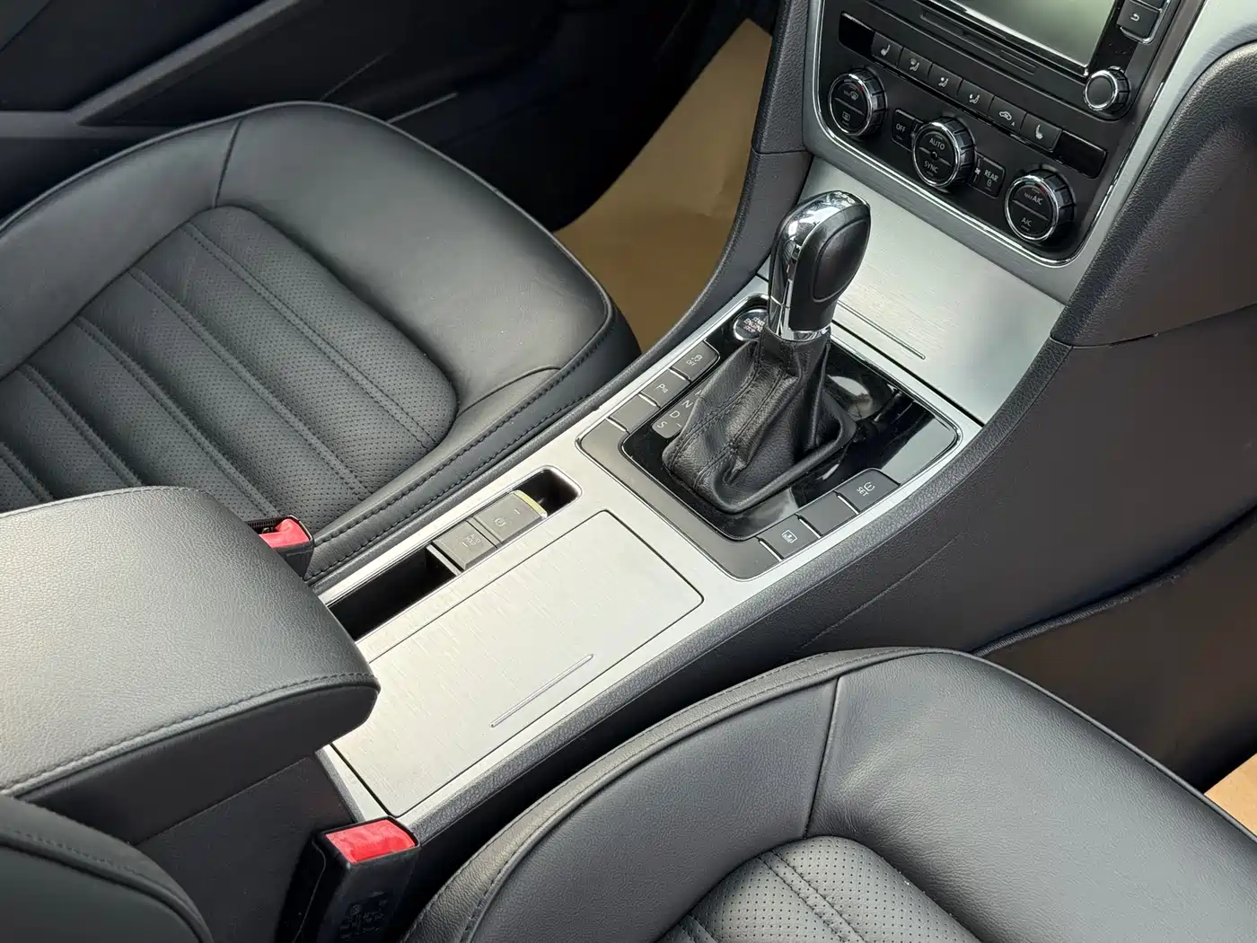 Volkswagen Passat 2014 1.8TSI DSG Executive Edition фото 13