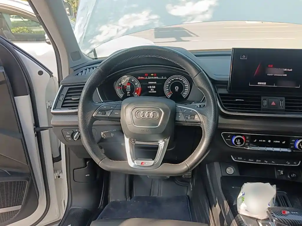 Фото 11 - Audi Q5L