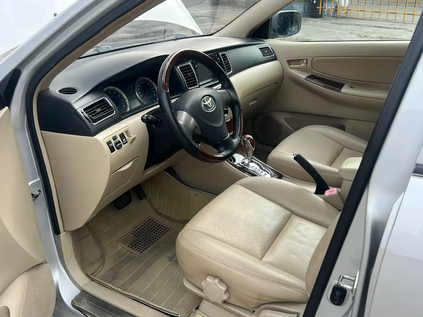Toyota Corolla 2013 1.6L Automatic Excellence Edition фото 15